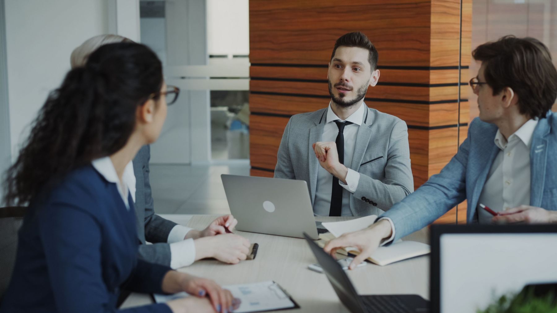 Zespół specjalistów podczas spotkania projektowego